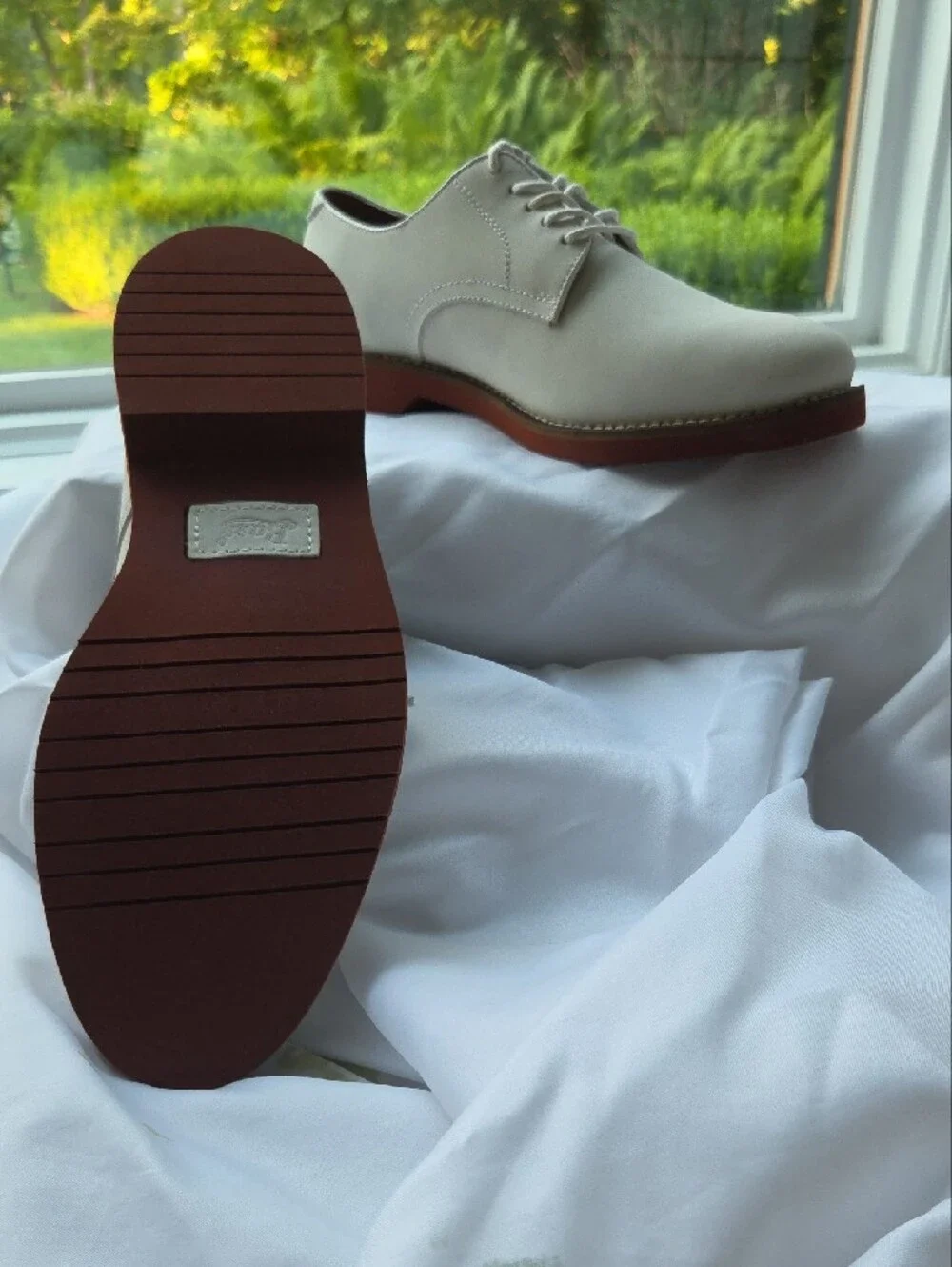 Bass White Men's Oxford Shoes with Brown Sole